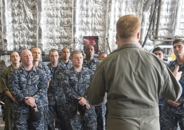 HSCWINGPAC Commodore visits USS Coronado (LCS 4)