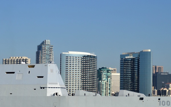 USS Zumwalt (DDG 1000) Arrives in San Diego