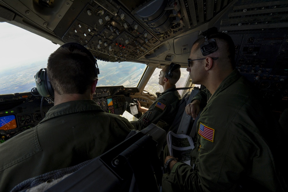 2nd Air Refueling Squadron refuels B-2's