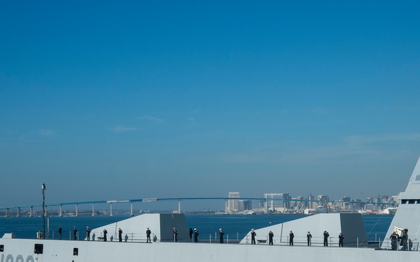 USS Zumwalt (DDG 1000) Arrives in San Diego