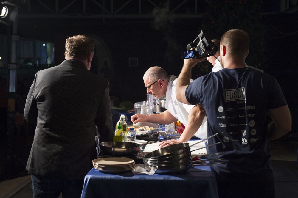 Chef Robert Irvine visits, entertains deployed service members