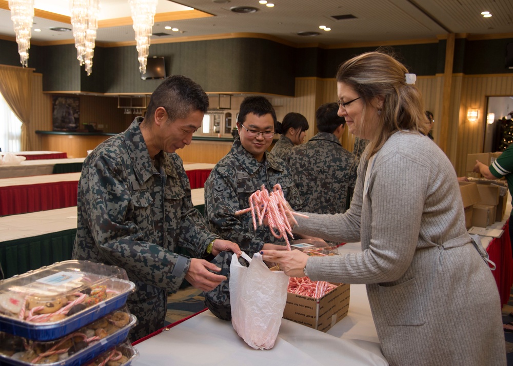 JASDF receives cookies