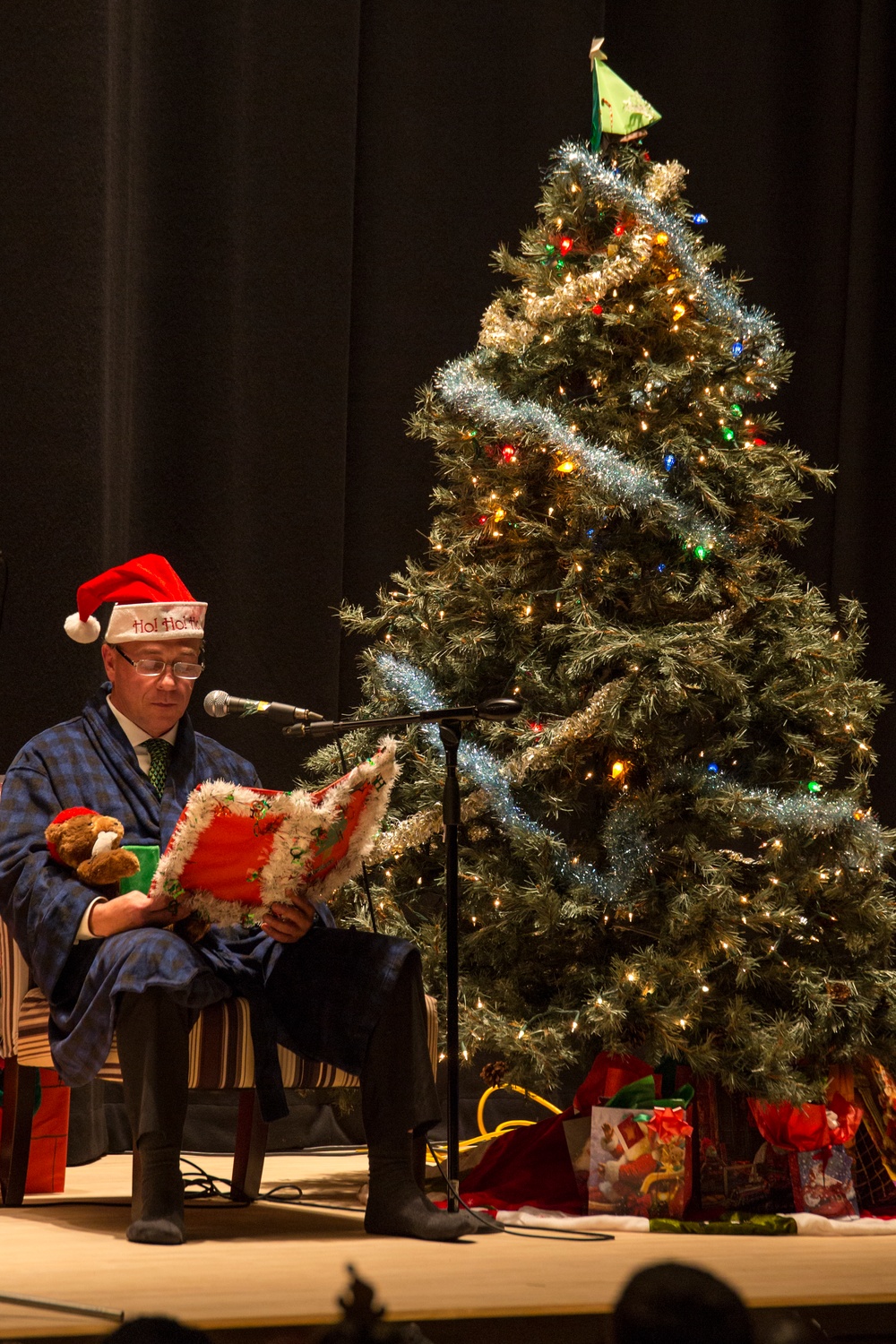 M.C. Perry, Japanese students spread holiday spirit throughout MCAS Iwakuni