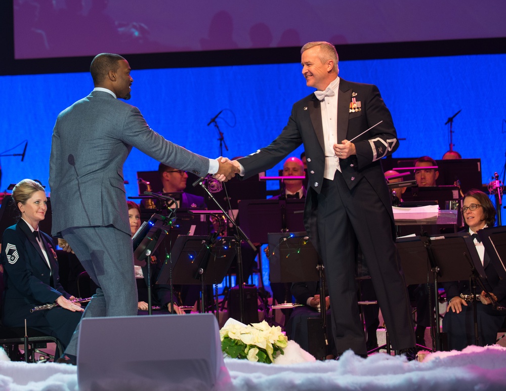United States Air Force Band plays holiday concert for DC students at DAR Constitution Hall