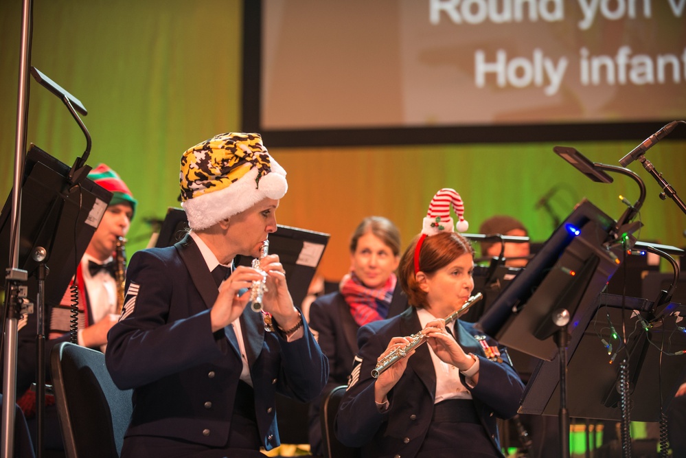 United States Air Force Band plays holiday concert for DC students at DAR Constitution Hall