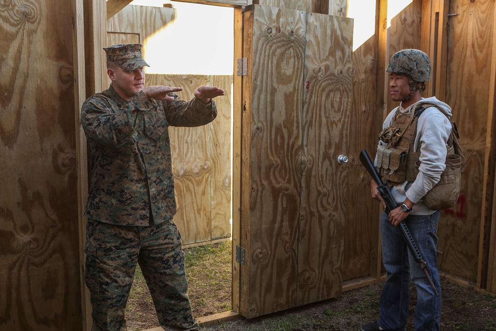 Distinguished guests from the Office of Naval Research visit Camp Lejeune