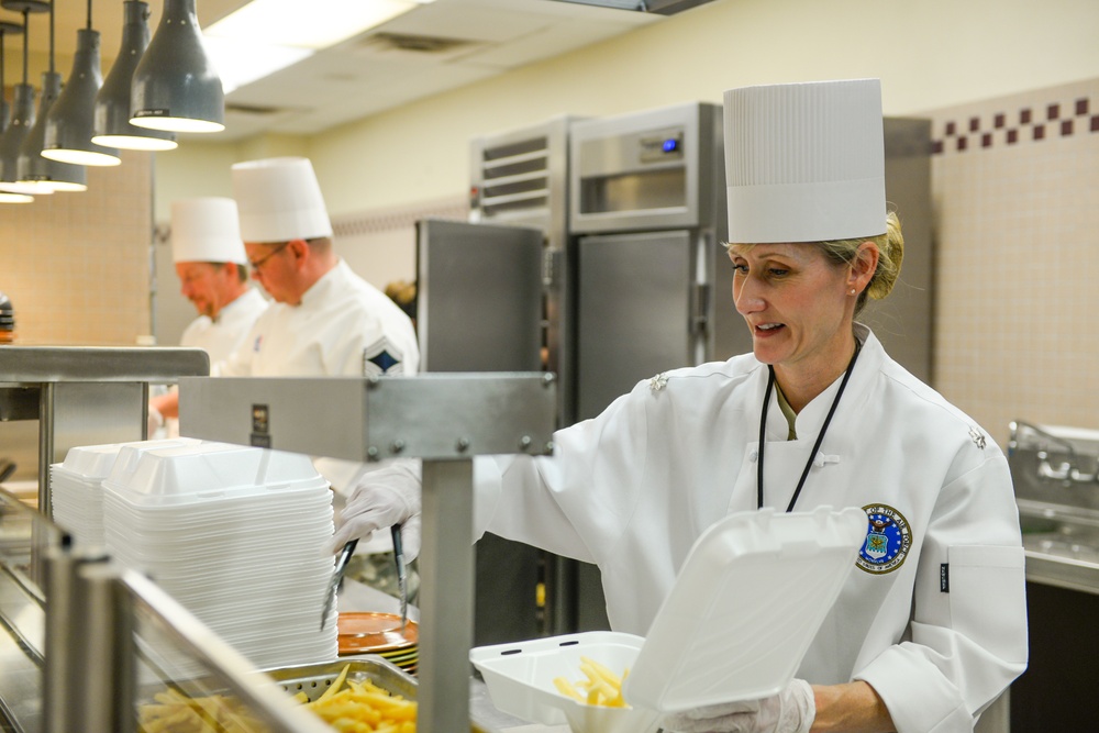 Senior leaders serve Thanksgiving lunch