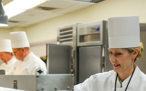 Senior leaders serve Thanksgiving lunch