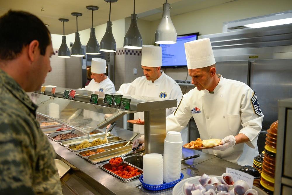Senior leaders serve Thanksgiving lunch