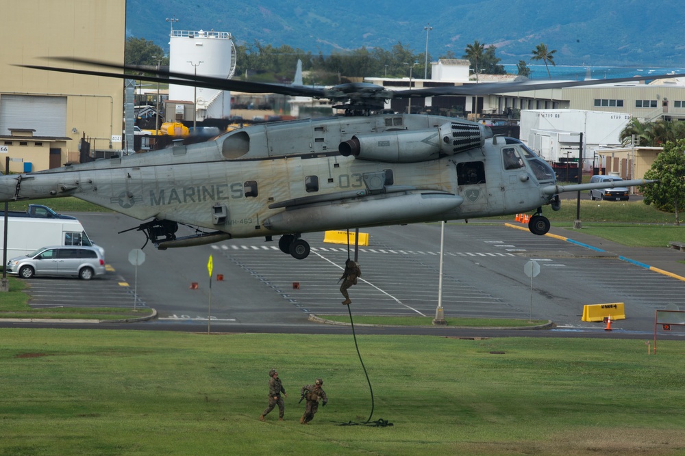 1st Battalion 3rd Marines simulate operation Gothic Serpent