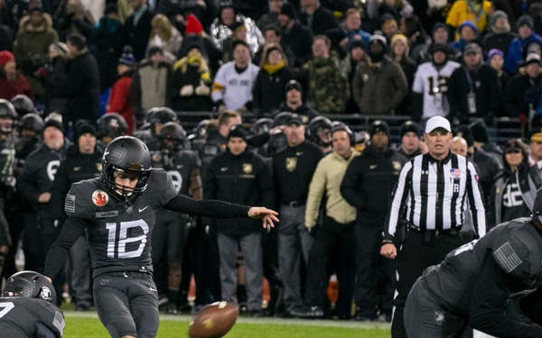 Army defeats Navy 21-17 in the 2016 Army Navy Game