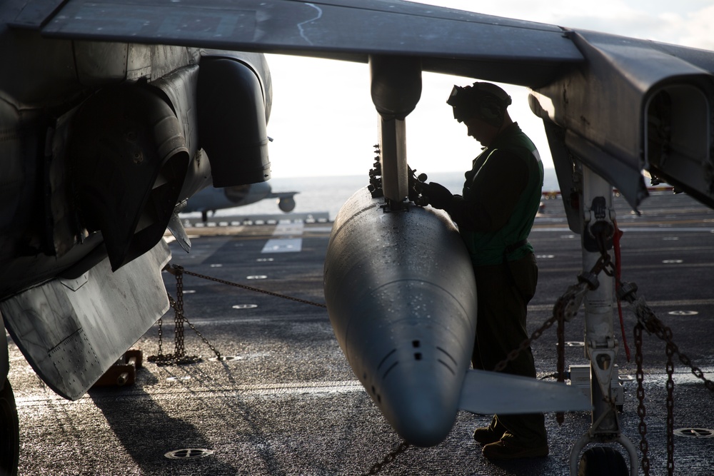 USS Bataan refuels during ARGMEUEX