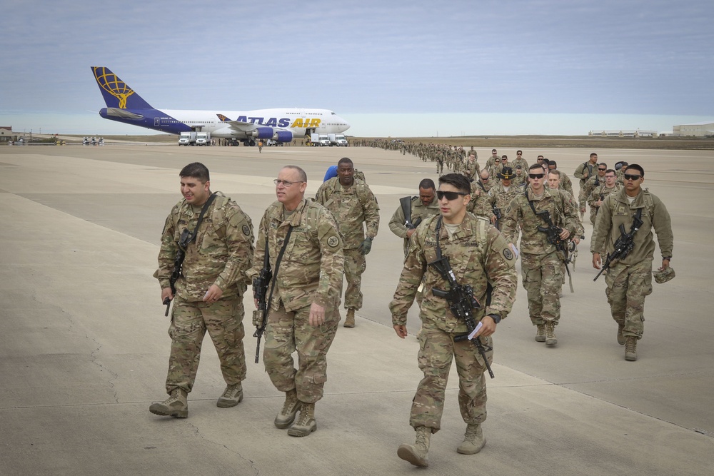 Army Reserve Signal Soldiers return home from successful deployment