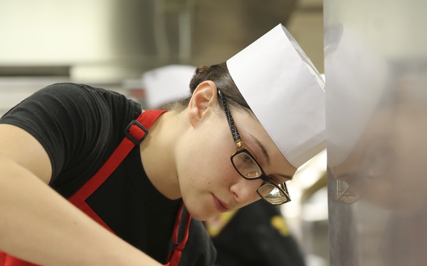 MWSS-271 food service Marine wins Chef of the Quarter award