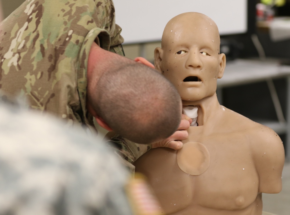 Medics ‘train to train’ Soldiers with modern medical simulators
