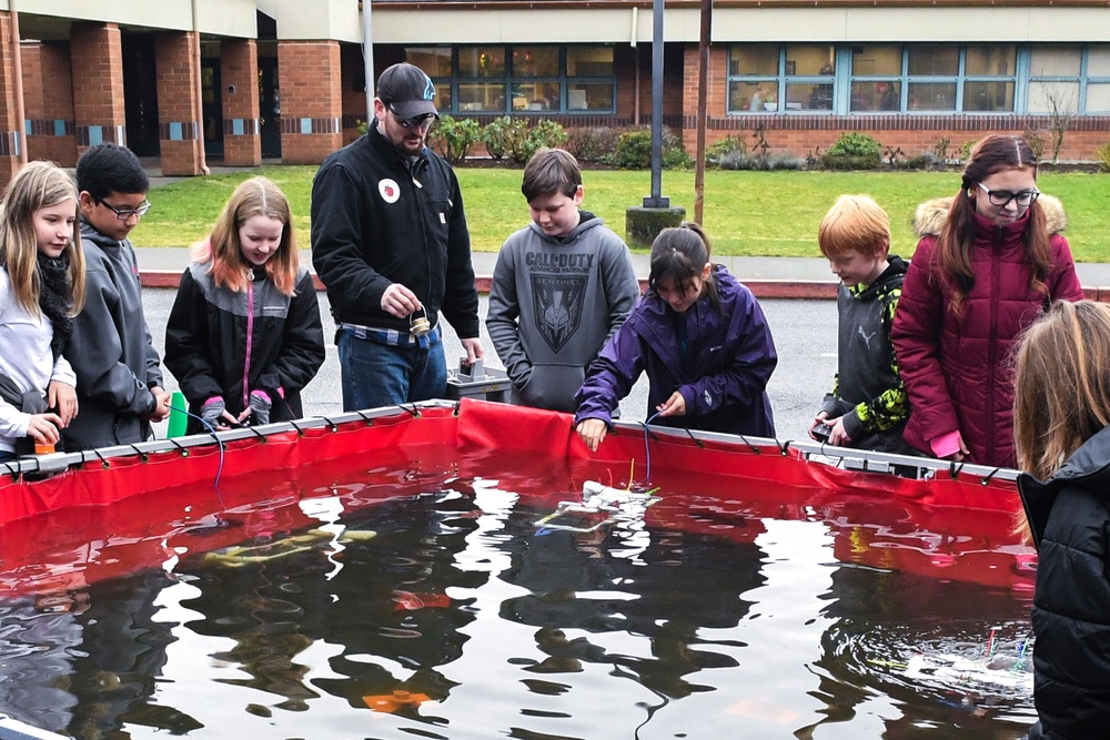 Students build ROVs at Mullenix Ridge Elementary School STEM Event