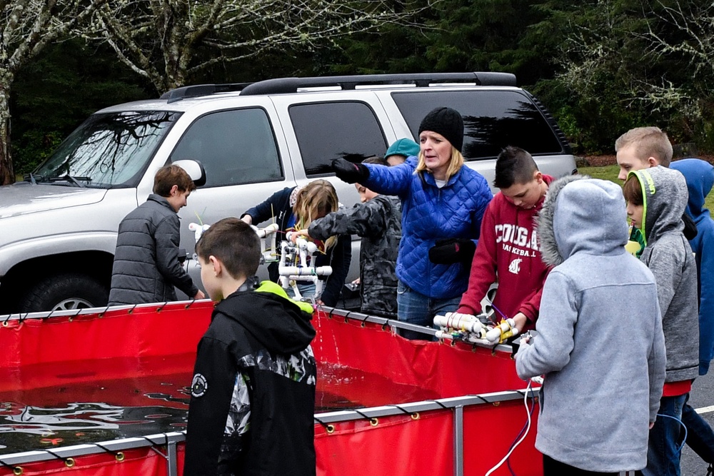 Students build ROVs at Mullenix Ridge Elementary School STEM Event