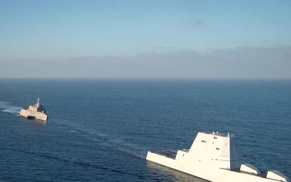 USS Zumwalt (DDG 1000) steams in formation with USS Independence (LCS 2) and USS Bunker Hill (CG 52) on the final leg of her three-month journey to her new homeport in San Diego