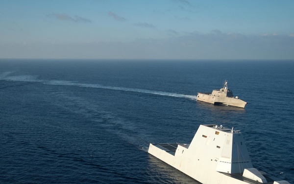 USS Zumwalt (DDG 1000) steams in formation with USS Independence (LCS 2) and USS Bunker Hill (CG 52) on the final leg of her three-month journey to her new homeport in San Diego