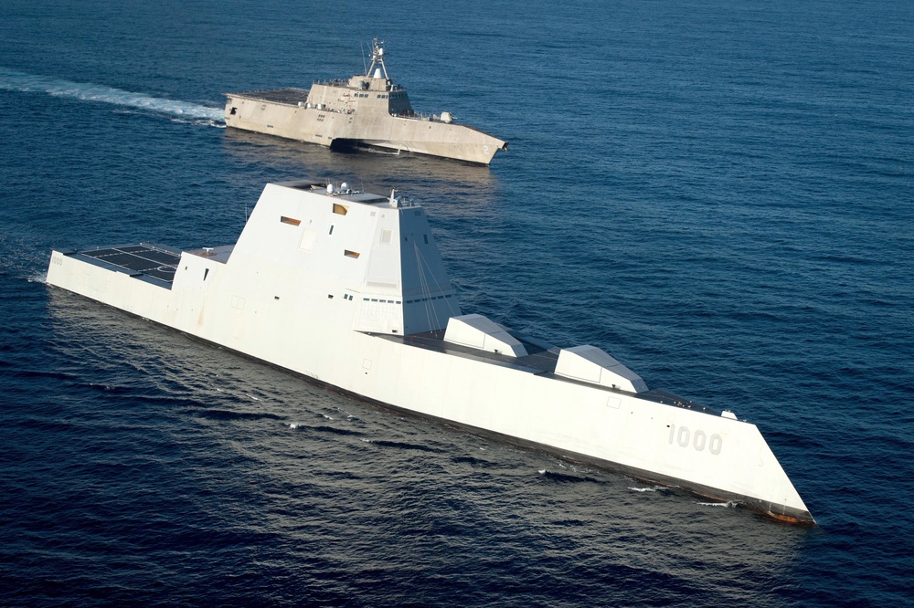 USS Zumwalt (DDG 1000) steams in formation with USS Independence (LCS 2) on the final leg of her three-month journey to her new homeport in San Diego