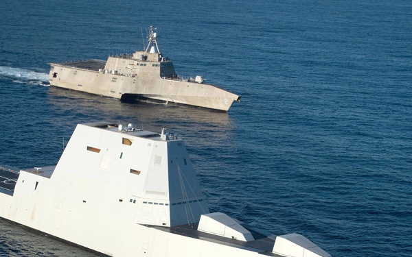 USS Zumwalt (DDG 1000) steams in formation with USS Independence (LCS 2) on the final leg of her three-month journey to her new homeport in San Diego