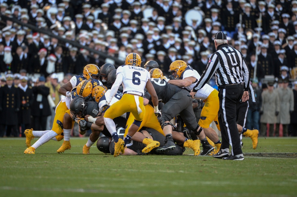 DVIDS - Images - Army Beats Navy To End 14 Year Drought [Image 15 of 34]