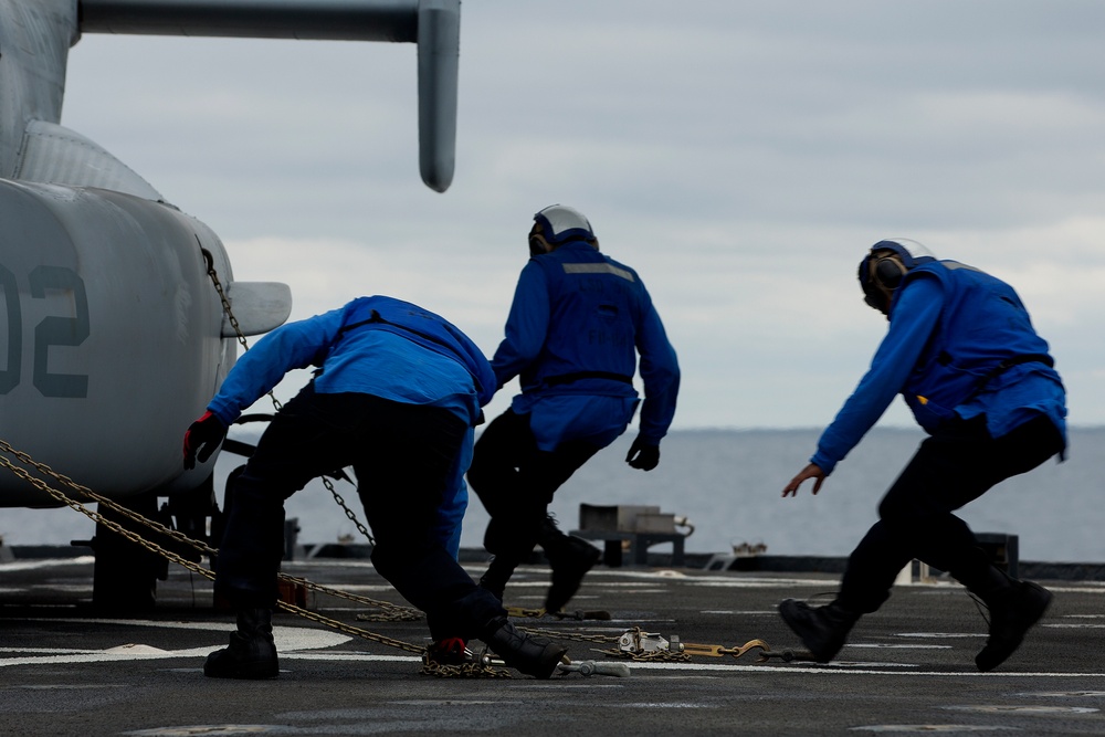 Marines, Sailors train for strait passage during ARGMEUEX