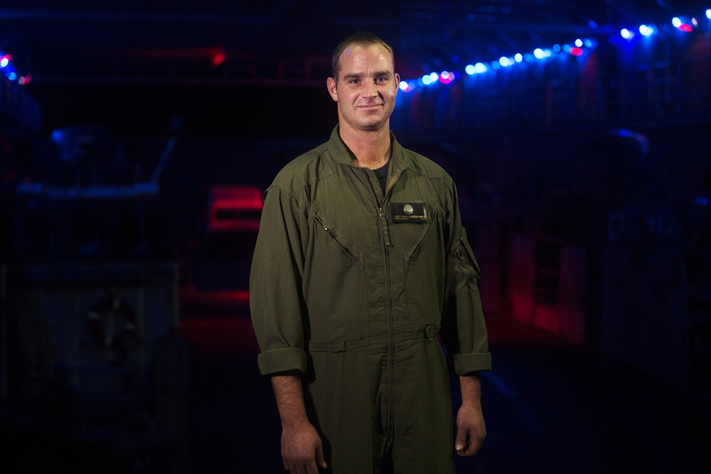 Meet the sailors who crew Navy hovercraft