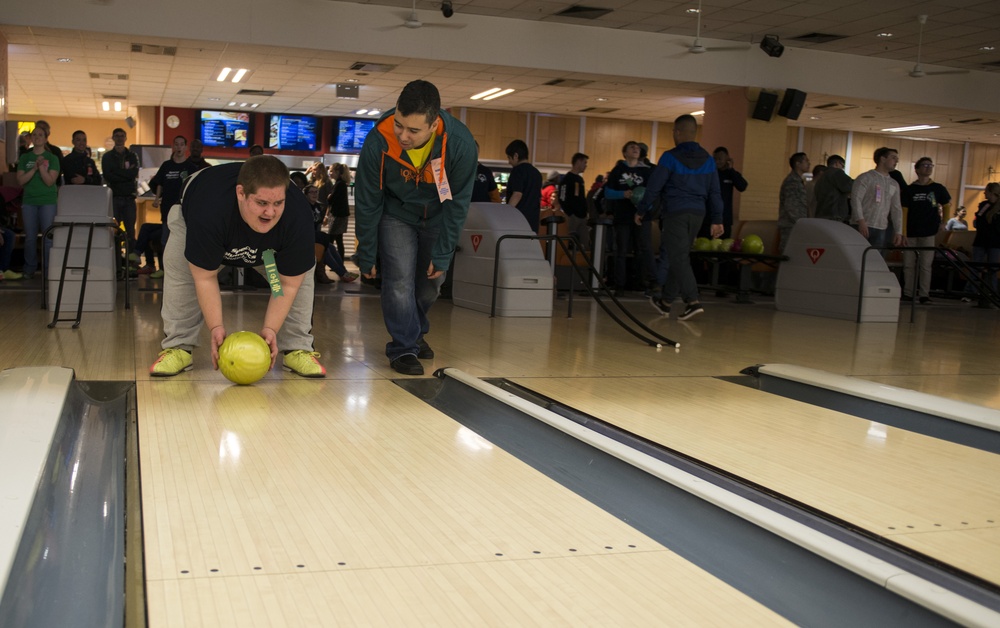 450th IS gives back to community