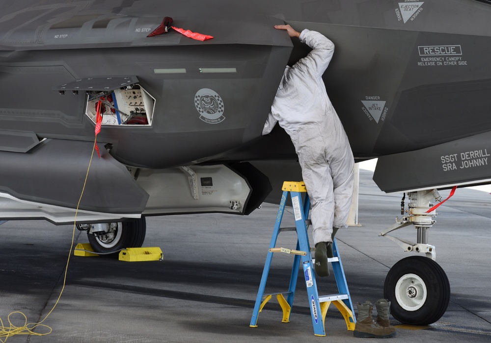 Eglin F-35s light up Tyndall skies