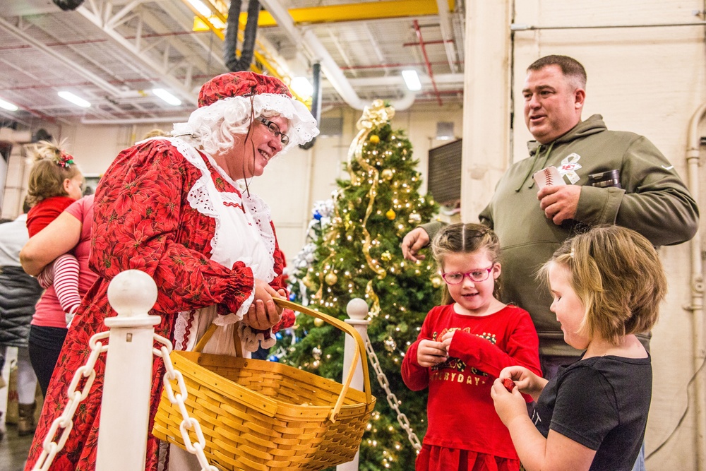 Missouri Airmen celebrate the holidays with their families