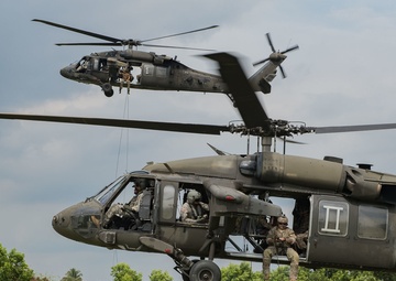 US, El Salvador forces execute air assault training