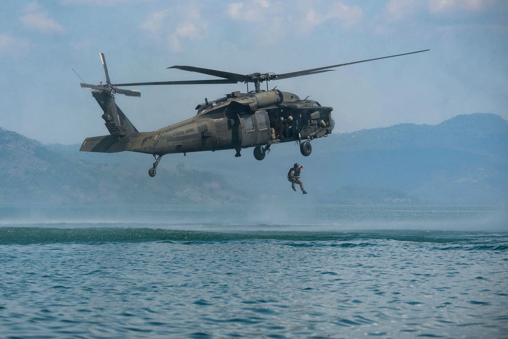 US, El Salvador forces execute air assault training