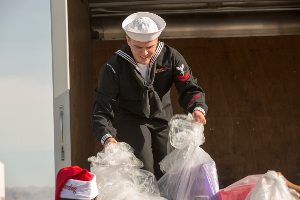 Marines, Redlands Airport Association team up for Toys for Tots