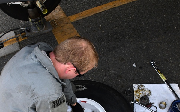 If they can’t talk, they can’t fight: Compass Call targets Da’esh through electronic attack