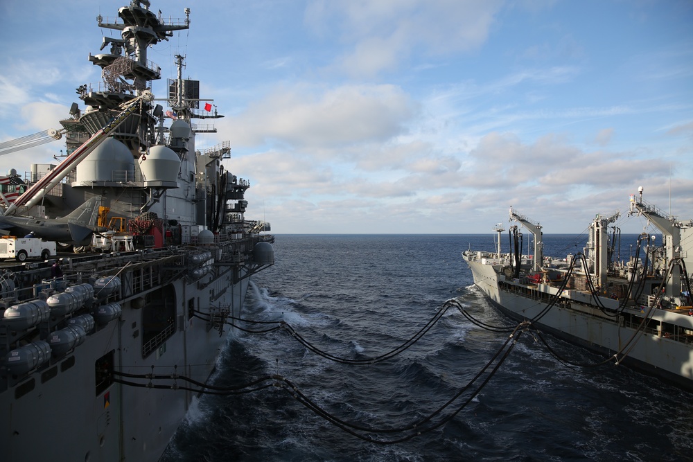 USS Bataan refuels during ARGMEUEX