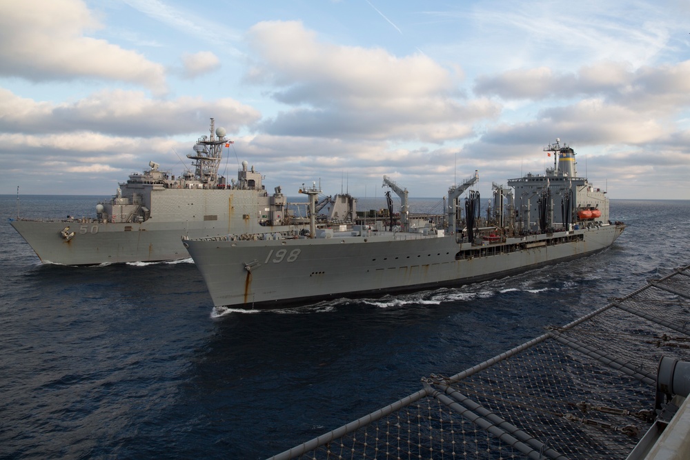 USS Bataan refuels during ARGMEUEX