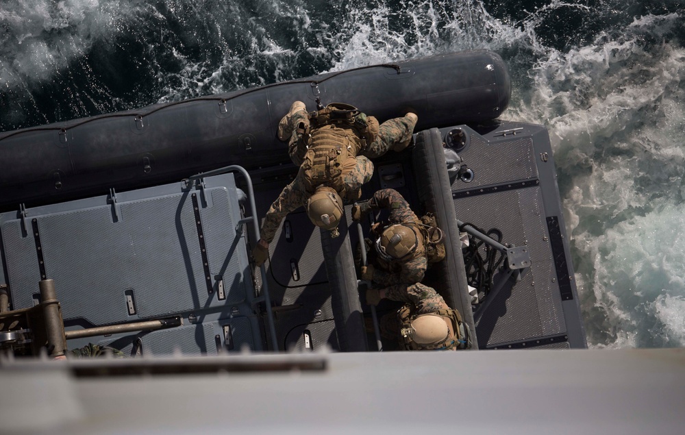 24th MEU MRF loads up for VBSS