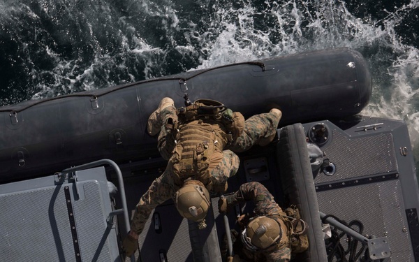 24th MEU MRF loads up for VBSS