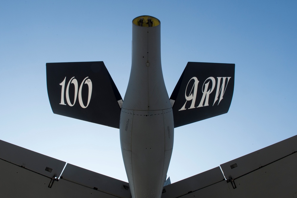 100 Air Refuling Wing Tail Art