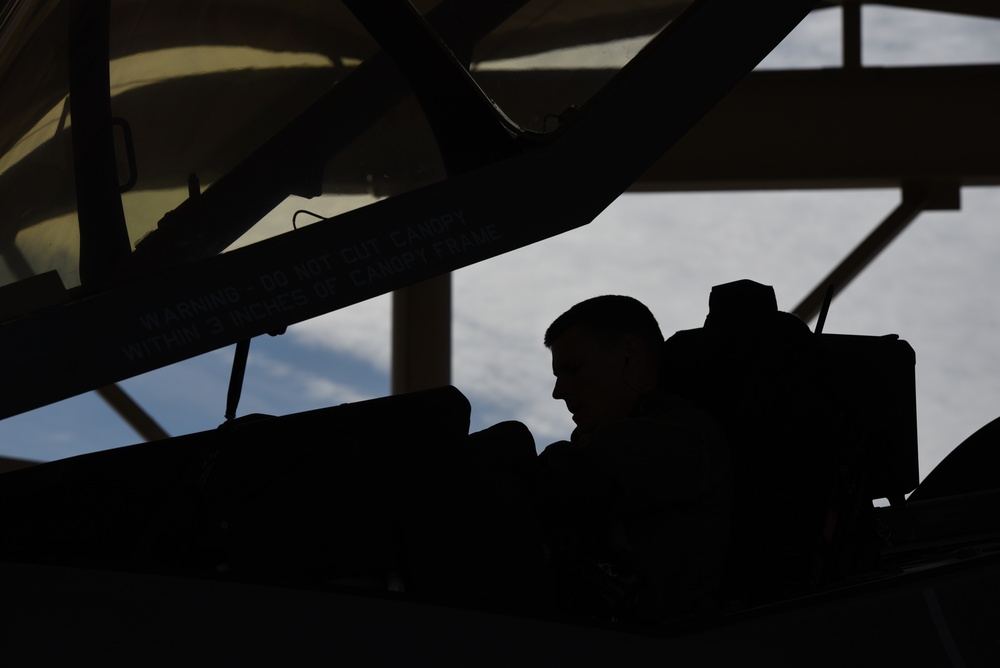 33 FW wheels up at Checkered Flag