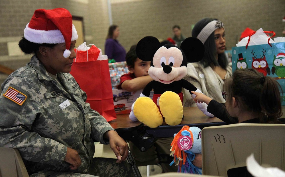 Air Cav Troopers deliver gifts to studentsAir Cav Troopers deliver gifts to students
