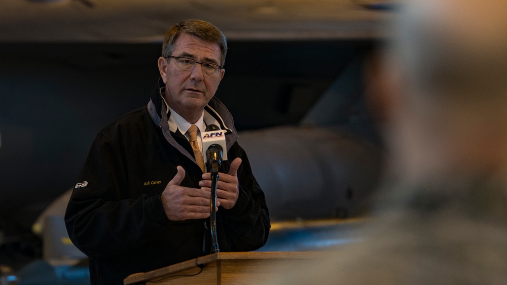 SecDef visits Aviano, thanks team for counter-ISIL support
