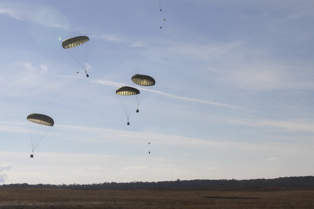 Nashville riggers, Lifeliner Soldiers  unite for airdrop training