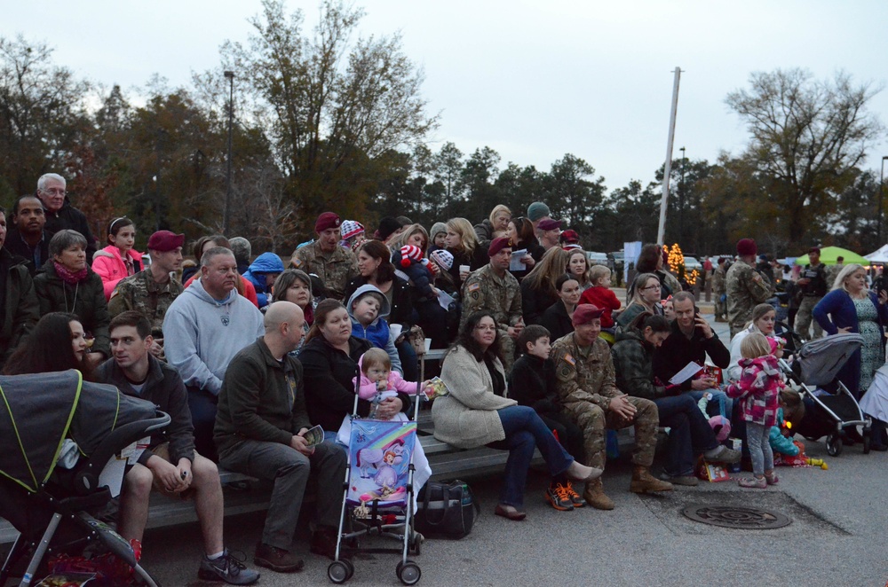 Paratroopers, Families attend 82nd Abn. Div. Holiday Concert