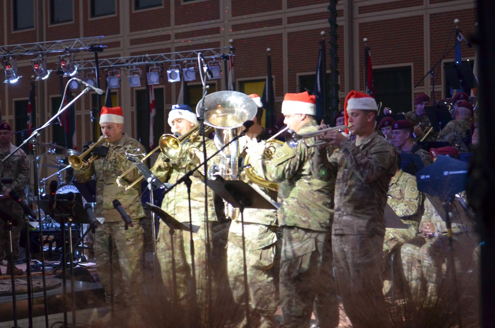 Paratroopers, Families attend 82nd Abn. Div. Holiday Concert
