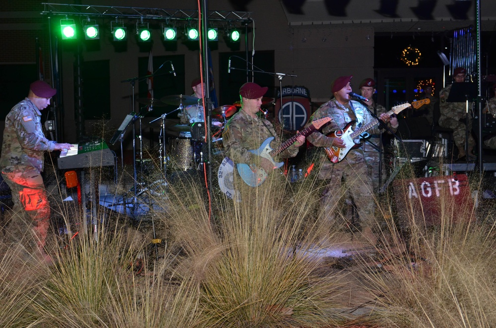 Paratroopers, Families attend 82nd Abn. Div. Holiday Concert