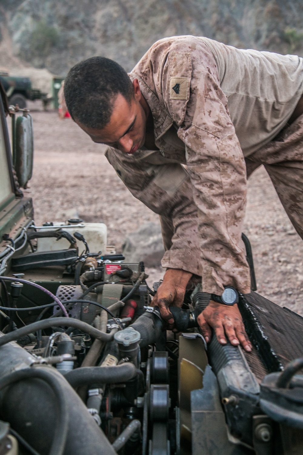 11th Marine Expeditionary Unit - CLB-11 Conducts Vehicle Repairs