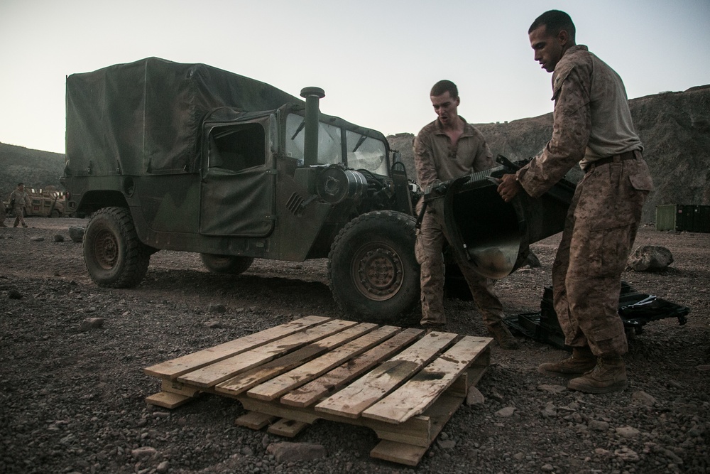 11th Marine Expeditionary Unit - CLB-11 Conducts Vehicle Repairs