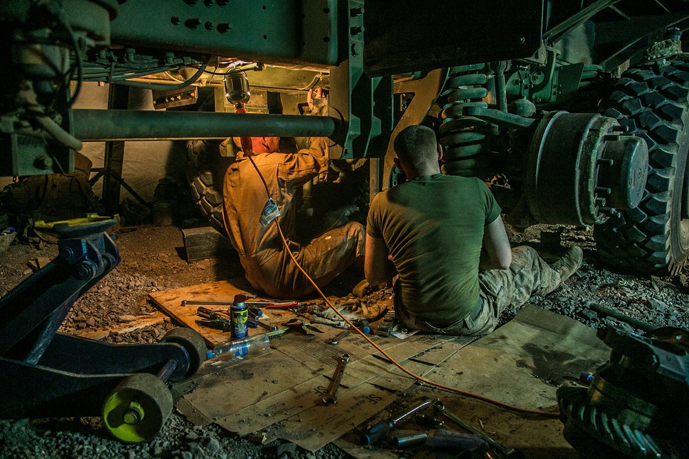 11th Marine Expeditionary Unit - CLB-11 Conducts Vehicle Repairs